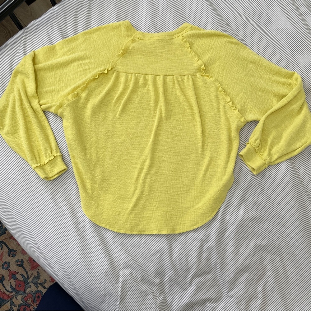 PILCRO Ruffled Raglan XXS Butter Yellow Lightweight Long Sleeve Top - Picture 3 of 7